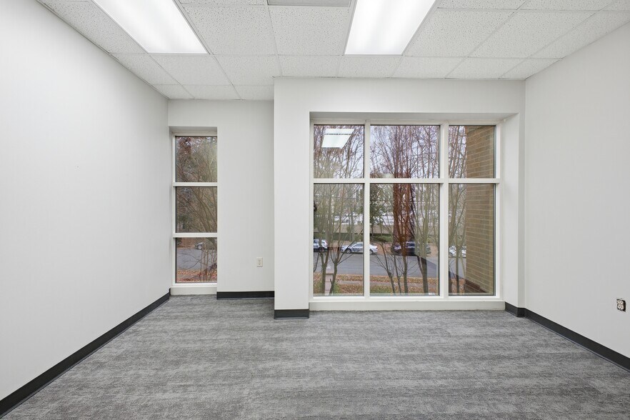 More Photos Of 2901 Coltsgate Rd, Charlotte Office Residential For Lease