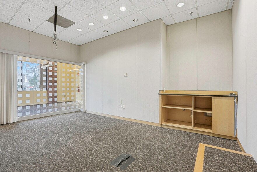 More Photos Of 625 Main St, Fitchburg Office Residential For Lease