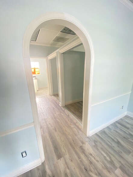 More Photos Of 2080 6th Ave, Vero Beach Storefront Retail Office For Lease