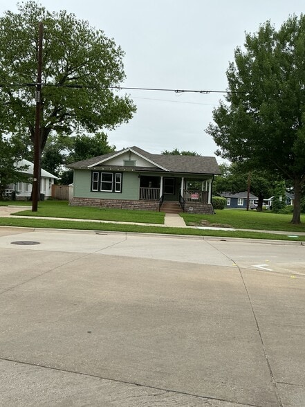 More Photos Of 200 W Oak St, Mansfield Office For Lease