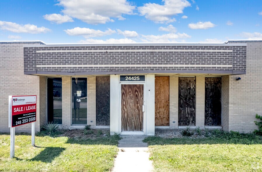 24425 Hoover Rd, Warren, MI 48089 Showroom For Sale