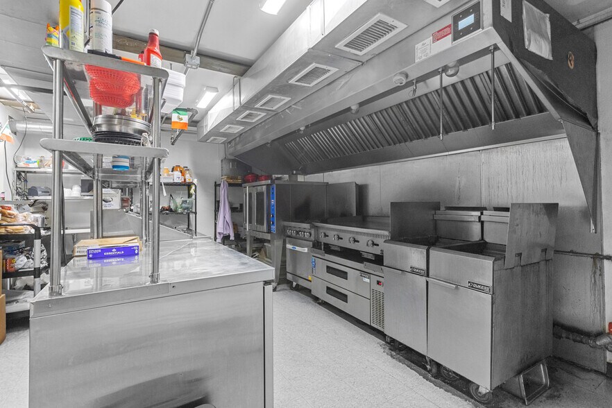 More Photos Of 418 N Grant Ave, Odessa Bar For Sale