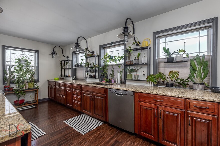 More Photos Of 611 E Dayton Rd, Ottawa Warehouse For Sale