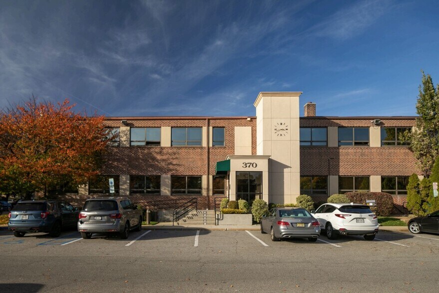 Primary Photo Of 370 Old Country Rd, Garden City Office For Sale