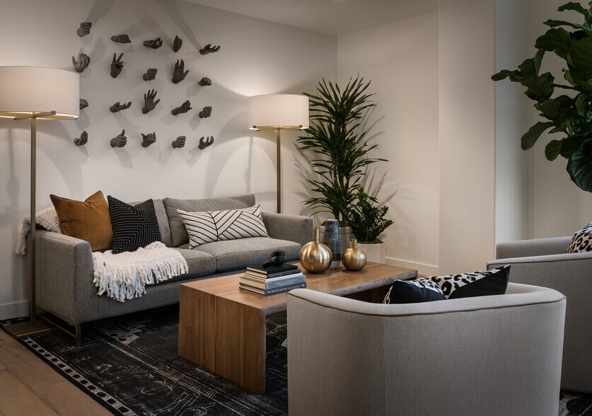 More Photos Of 7878 N 16th St, Phoenix Office For Lease