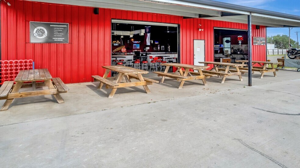 More Photos Of 23404 NW Zac Lentz Pky, Victoria General Retail For Sale