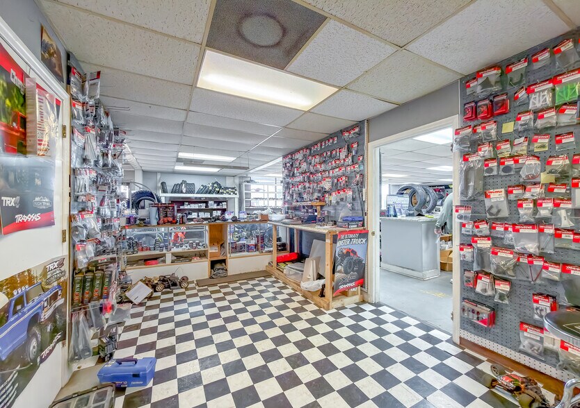 More Photos Of 1204 Dothan Rd, Bainbridge Flex For Lease