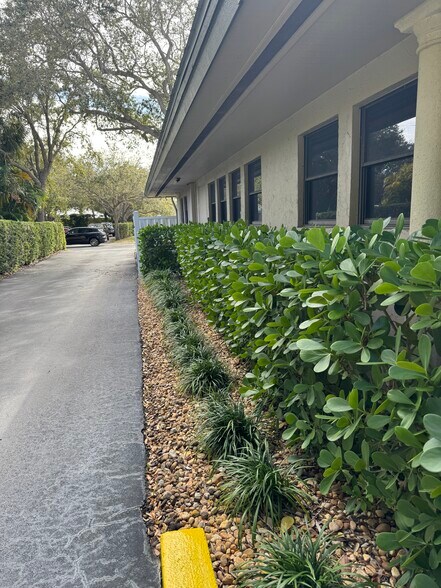 More Photos Of 835 SE Osceola St, Stuart Office Residential For Sale