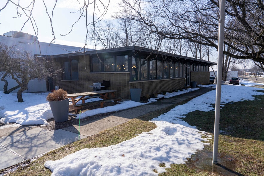 More Photos Of 2350 Oak Industrial Dr NE, Grand Rapids Warehouse For Lease
