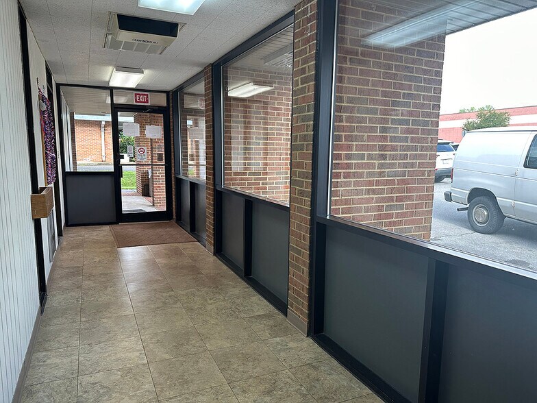 More Photos Of 26 Midway St, Bristol Medical For Sale