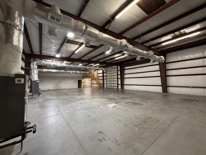 More Photos Of 7266 Cross Park Dr, Charleston Warehouse For Lease