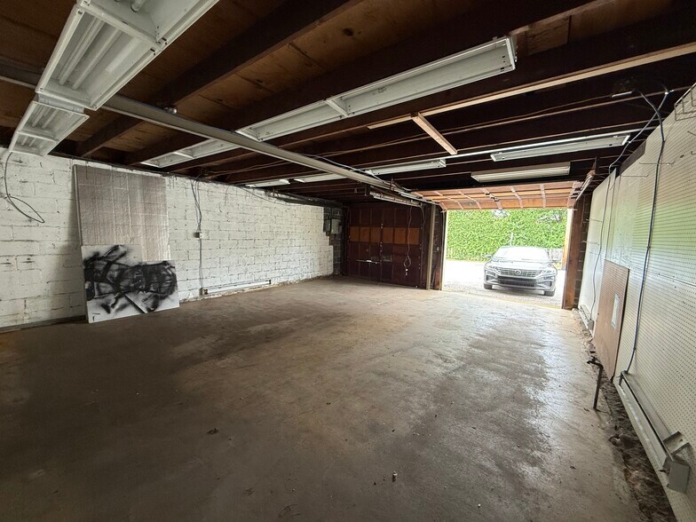 More Photos Of 596 Barrett Ave, Haverford Industrial For Lease