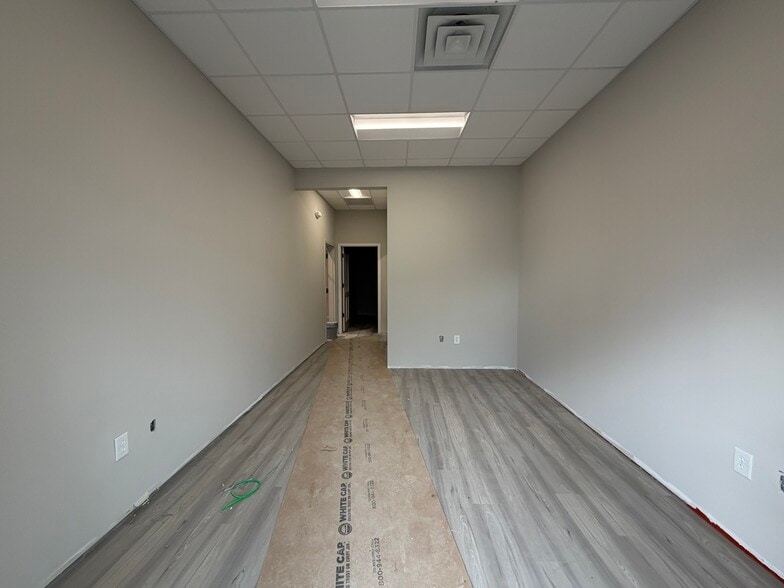 More Photos Of 8476 Dorchester Rd, North Charleston Flex For Lease