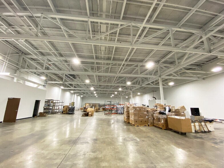 More Photos Of 1 American Rd, Brooklyn Distribution For Lease