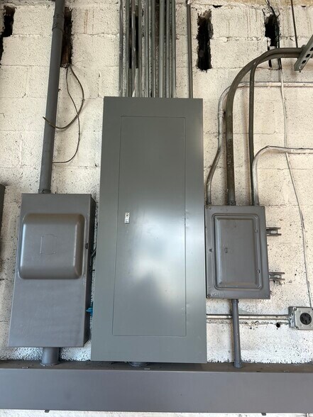 More Photos Of 2304 Turnpike Rd, Portsmouth Service For Sale