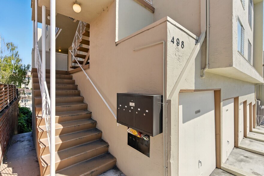 More Photos Of 498 Capital St, Oakland Apartments For Sale