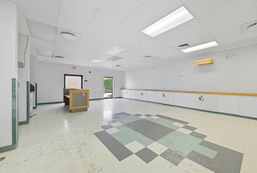 More Photos Of 508-514 Canterbury Rd, Kings Mountain Flex For Sale