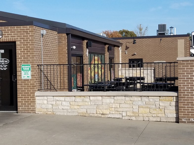 More Photos Of 419 Main St, Cedar Falls Storefront For Sale