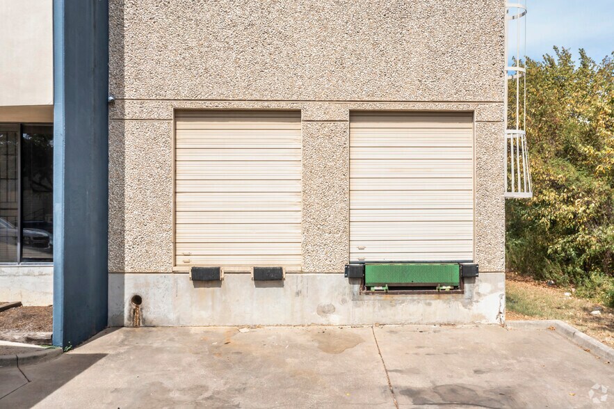 More Photos Of 10630 Newkirk St, Dallas Warehouse For Lease