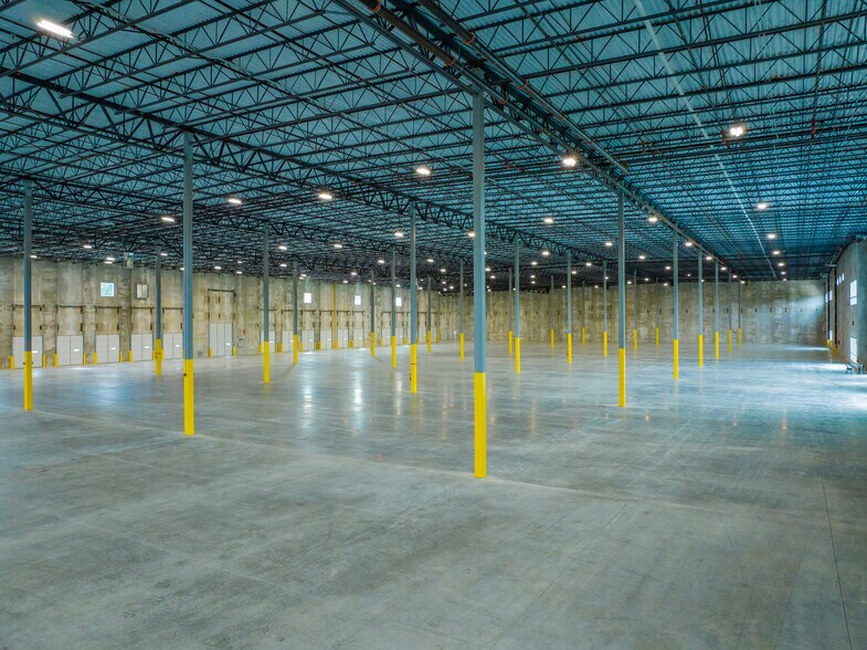More Photos Of 88 Parkway Dr S, Hauppauge Warehouse For Lease