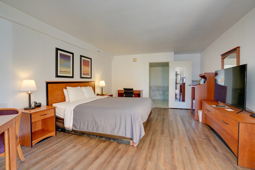 More Photos Of 110 Ville Dr, Boulder City Hotel For Sale