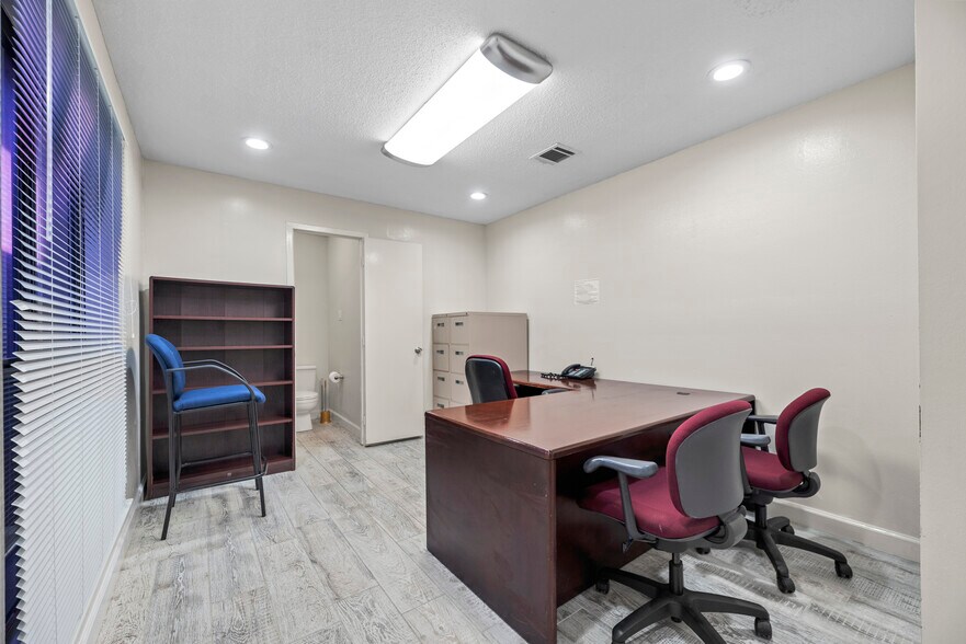 More Photos Of 11111 Jones Rd, Houston Medical For Sale