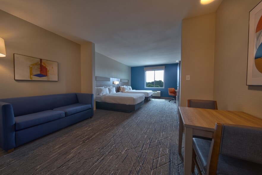 More Photos Of 600 US Highway 59 S, Cleveland Hotel For Sale