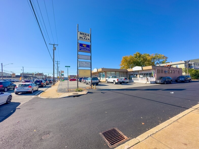 More Photos Of 567 Reservoir Ave, Cranston Storefront For Lease