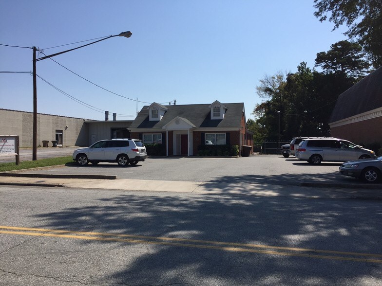 More Photos Of 1030 Homeland Ave, Greensboro Office For Lease