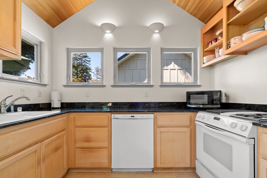 More Photos Of 518 Capitola Ave, Capitola Multifamily For Sale