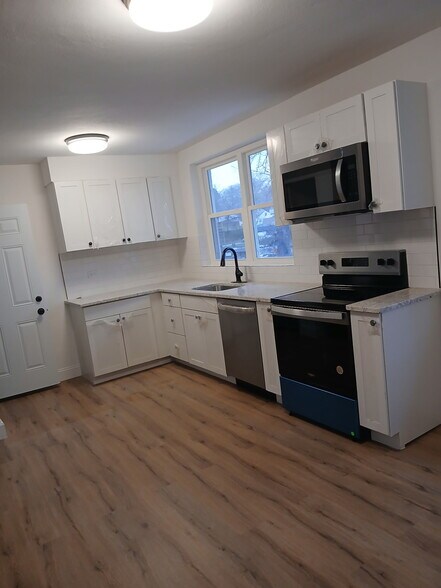 More Photos Of 1026 Greenslake Rd, East Ridge Apartments For Sale