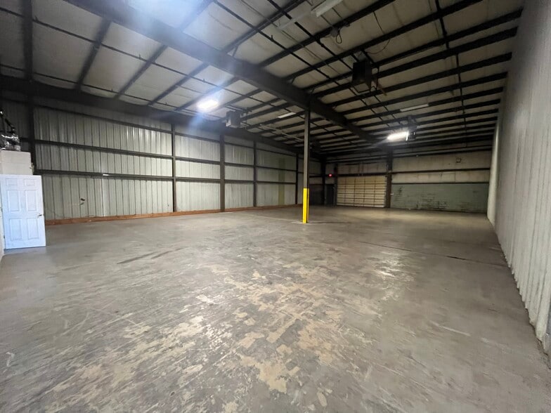 More Photos Of 32 Scotland Blvd, Bridgewater Manufacturing For Lease