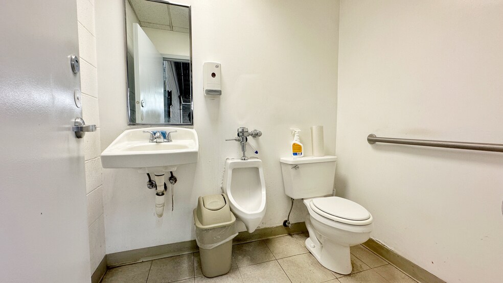 More Photos Of Pippin Rd @ Adams Rd, Cincinnati Unknown For Lease