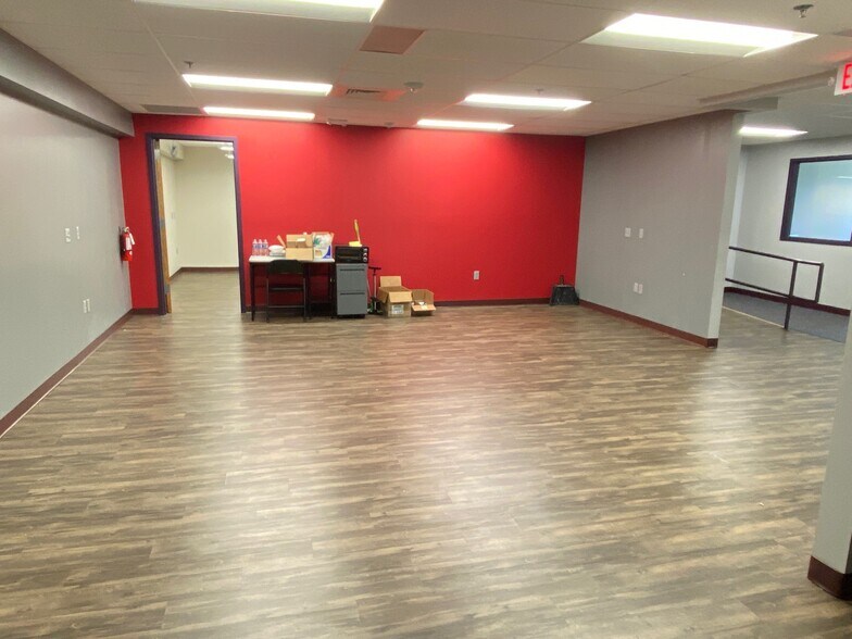 More Photos Of 8001 Terrace Ave, Middleton Research And Development For Lease