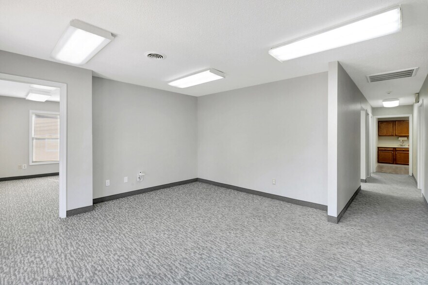 More Photos Of 6716 Heritage Business Ct, Chattanooga Office For Lease