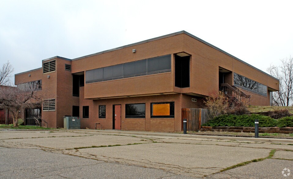 More Photos Of 5932-5934 McIntyre St, Golden Light Manufacturing For Sale