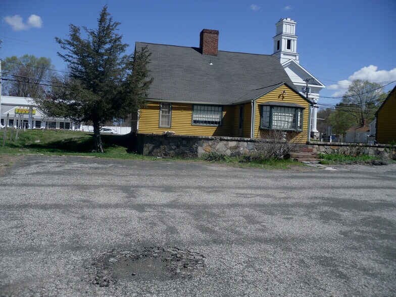 More Photos Of 596 Main St, Somers Freestanding For Sale