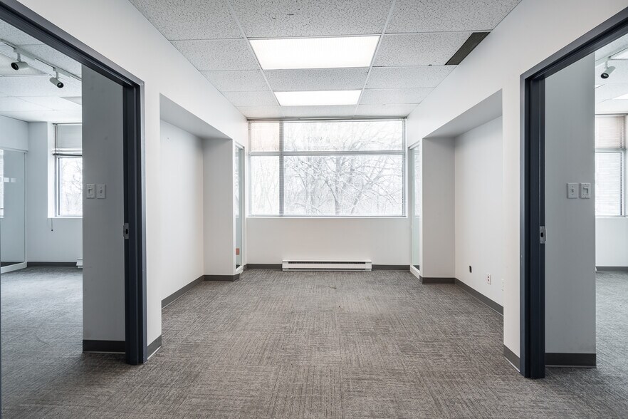 More Photos Of 13200 Boul Métropolitain E, Montréal Office For Sale