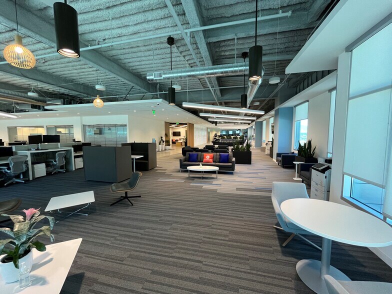 More Photos Of 75-95 W Towne Ridge Pky, Sandy Office For Lease