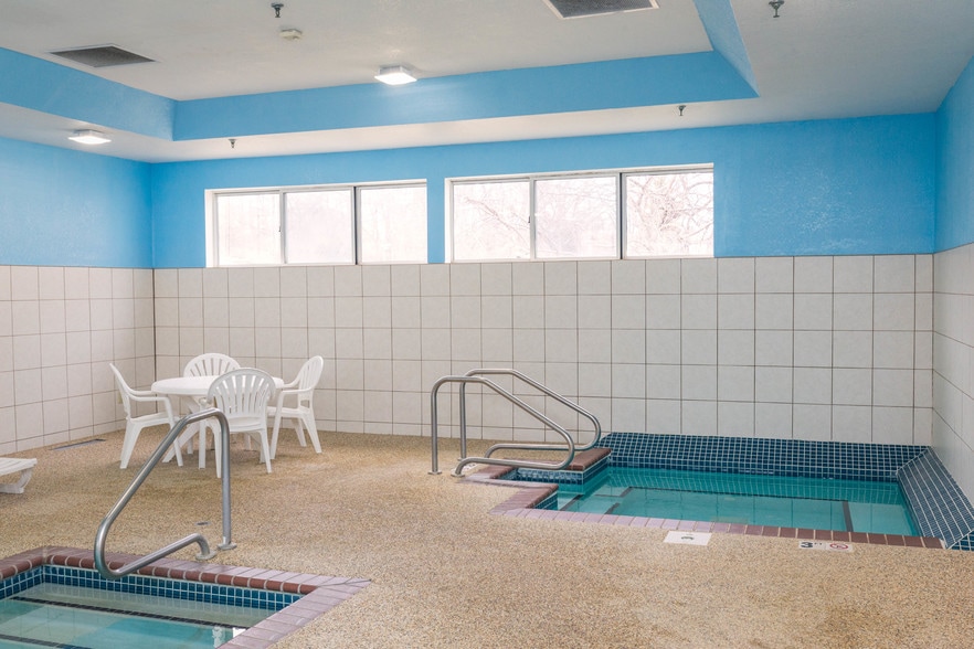 More Photos Of 424 20th S St, New Ulm Hotel For Sale