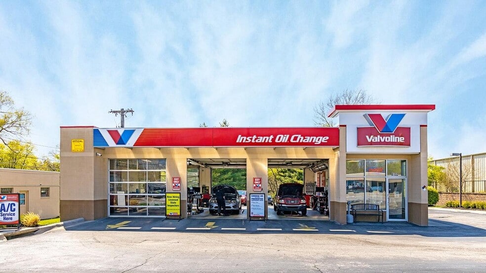 Primary Photo Of 309 W Plaza Dr, Columbia City Restaurant For Sale