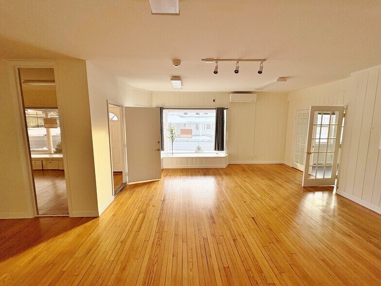 More Photos Of 144 Main St, Gardiner Warehouse For Lease