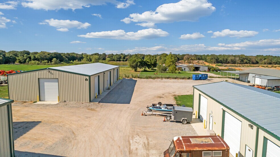 More Photos Of 9053 Ike Byrom Rd, Aubrey Warehouse For Lease