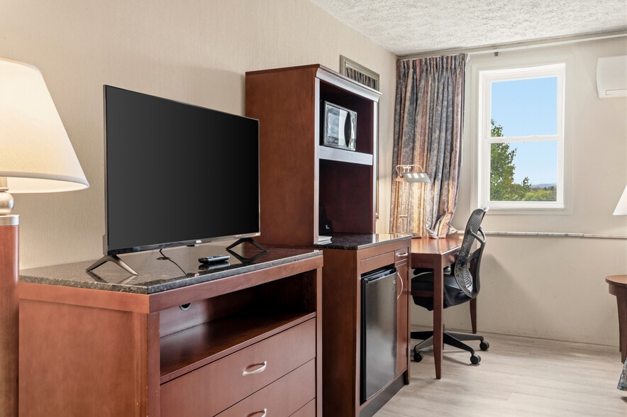 More Photos Of 6920 Motor Inn Dr, Huntingdon Hotel For Sale