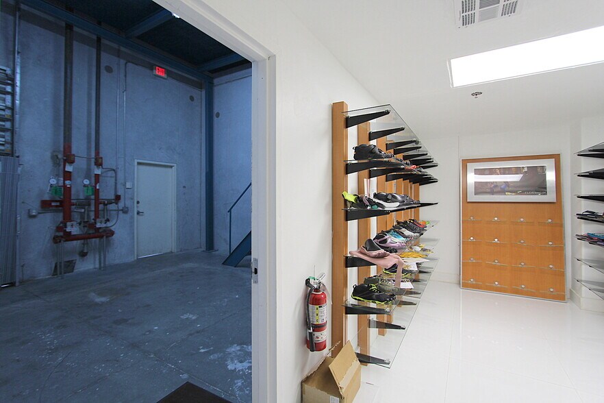 More Photos Of 2520 NW 97th Ave, Doral Showroom For Lease