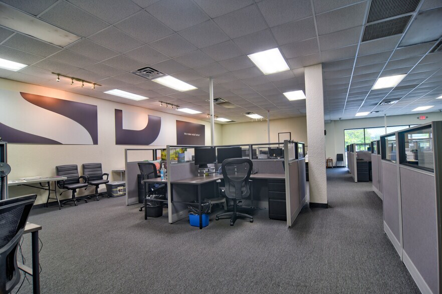 More Photos Of 4500 140th Ave N, Clearwater Unknown For Lease