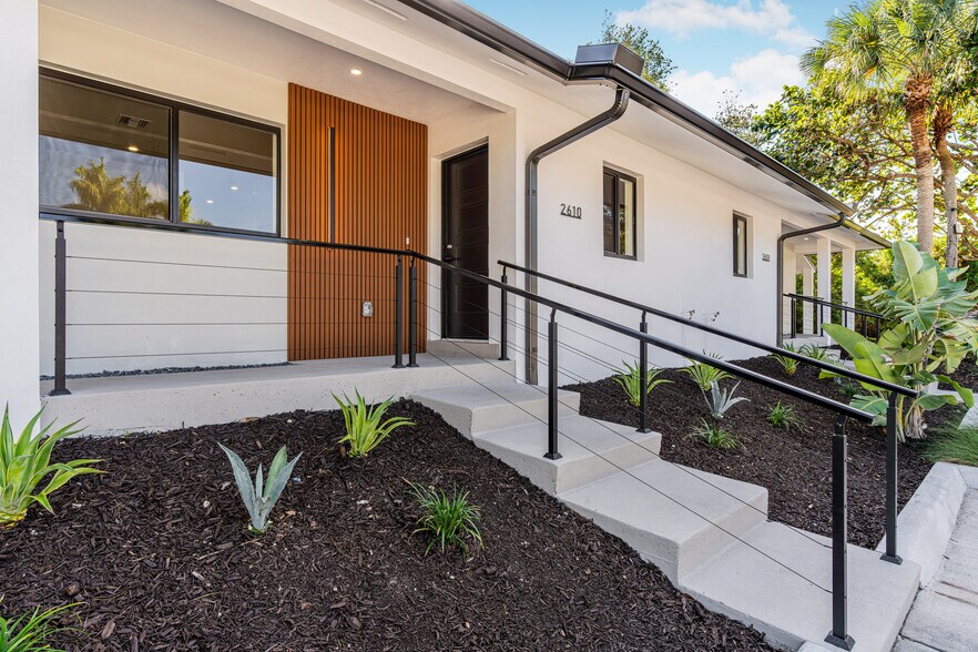 More Photos Of 2616 Lakeview Dr, Naples Apartments For Sale