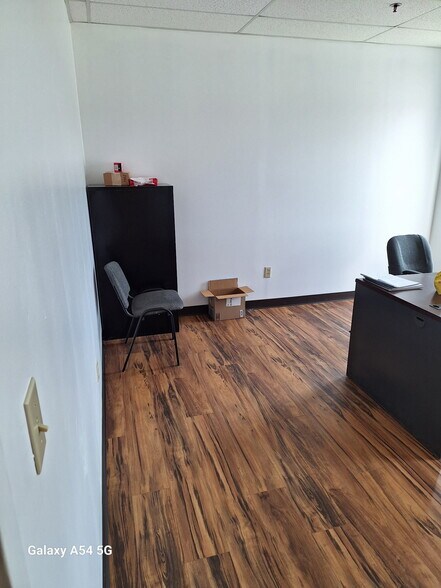 More Photos Of 5211 Oster Rd, Sheffield Village Truck Terminal For Lease