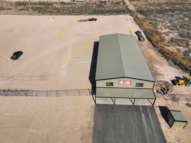 More Photos Of 14010 W Silver Fox Trl, Odessa Warehouse For Lease