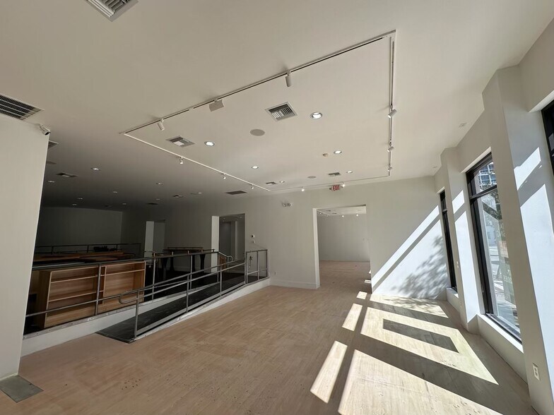 More Photos Of 47 E Robinson St, Orlando General Retail For Lease